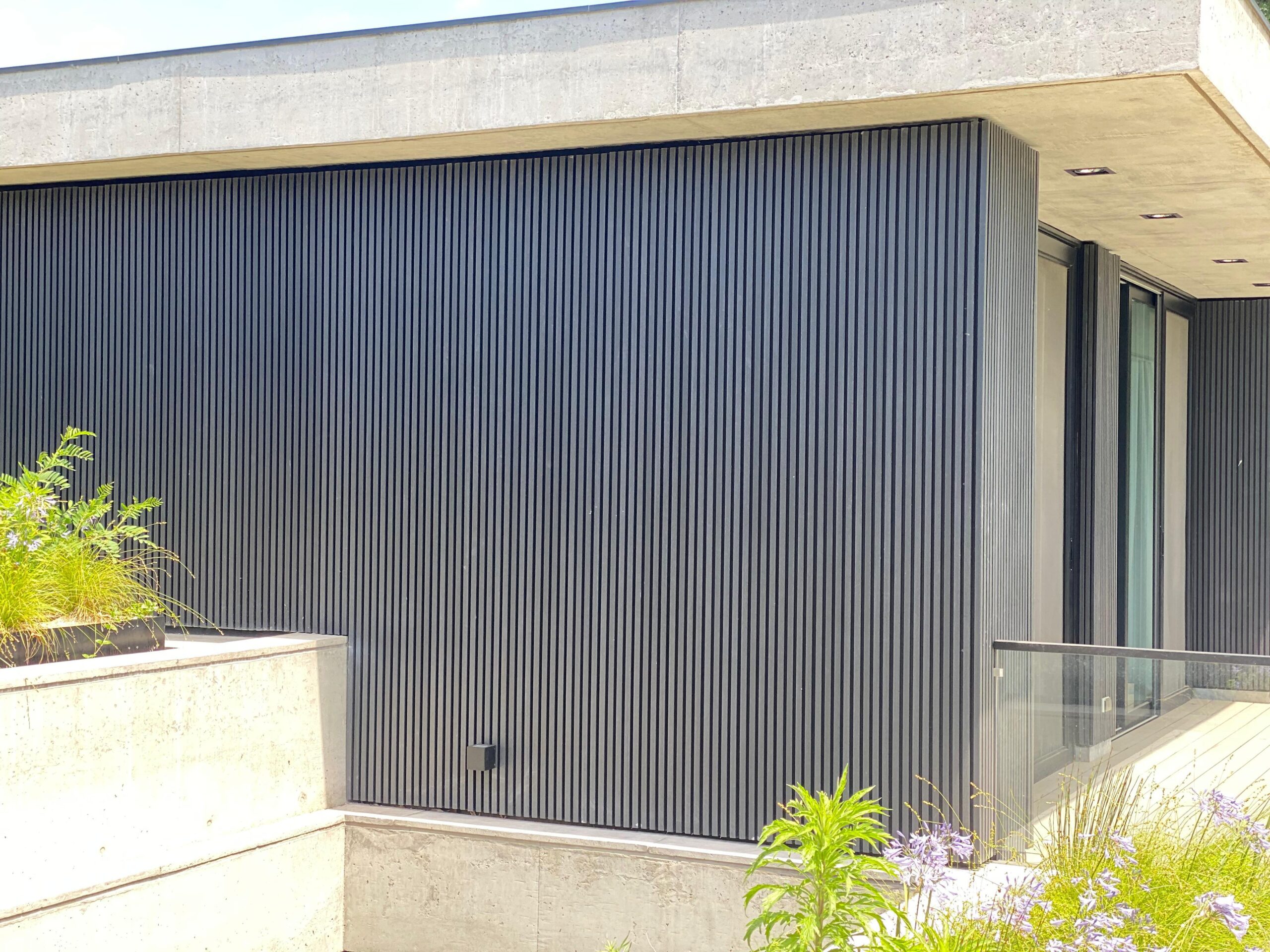 Wall Panels WPC Coextrusión Gris Plomo - Resistente al Agua y el Sol - Imagen 2