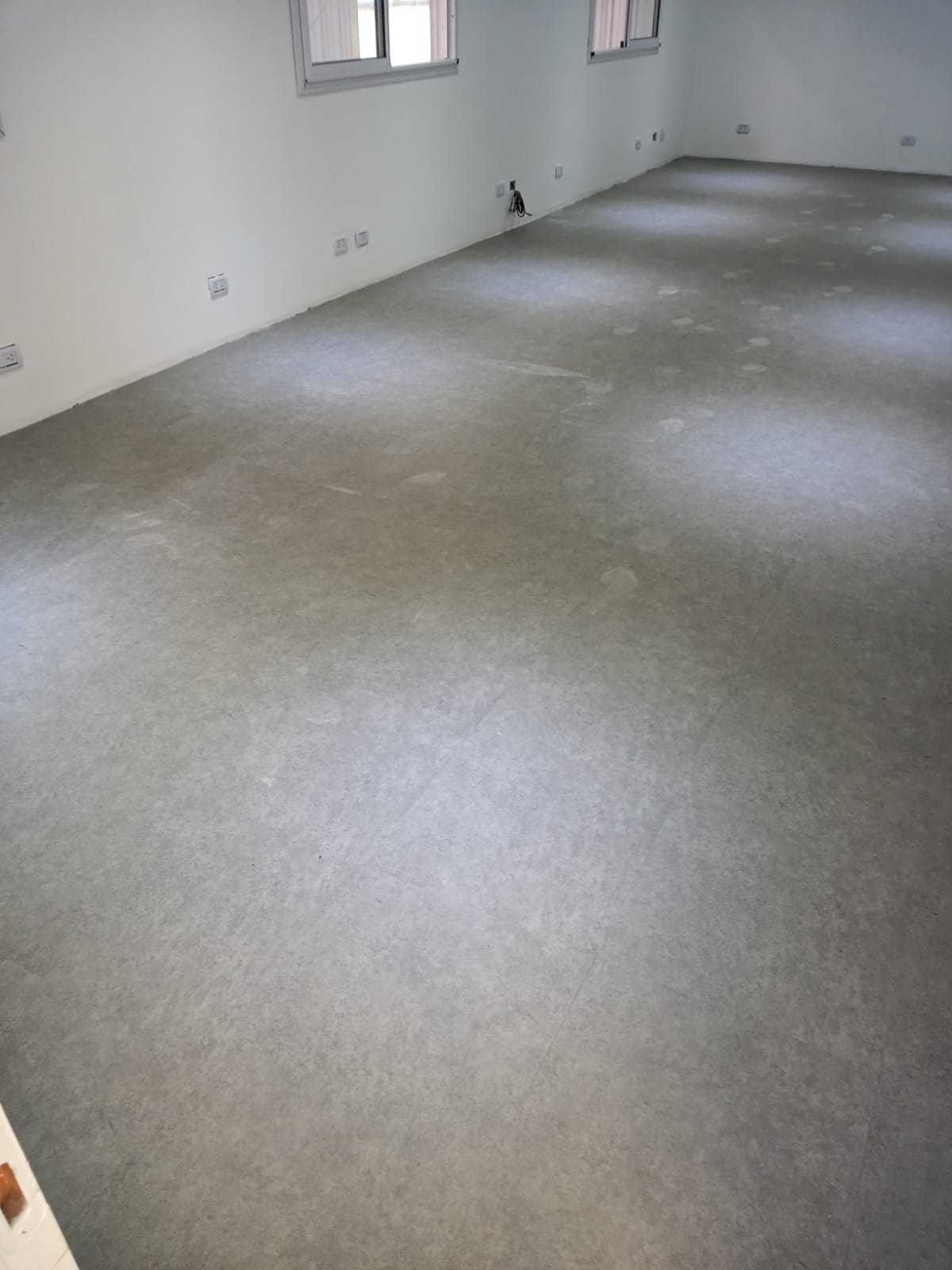 piso vinilico baldosa simil cemento